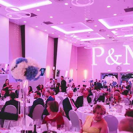 Holiday Inn Krakow City Centre By Ihg Exterior photo A wedding reception