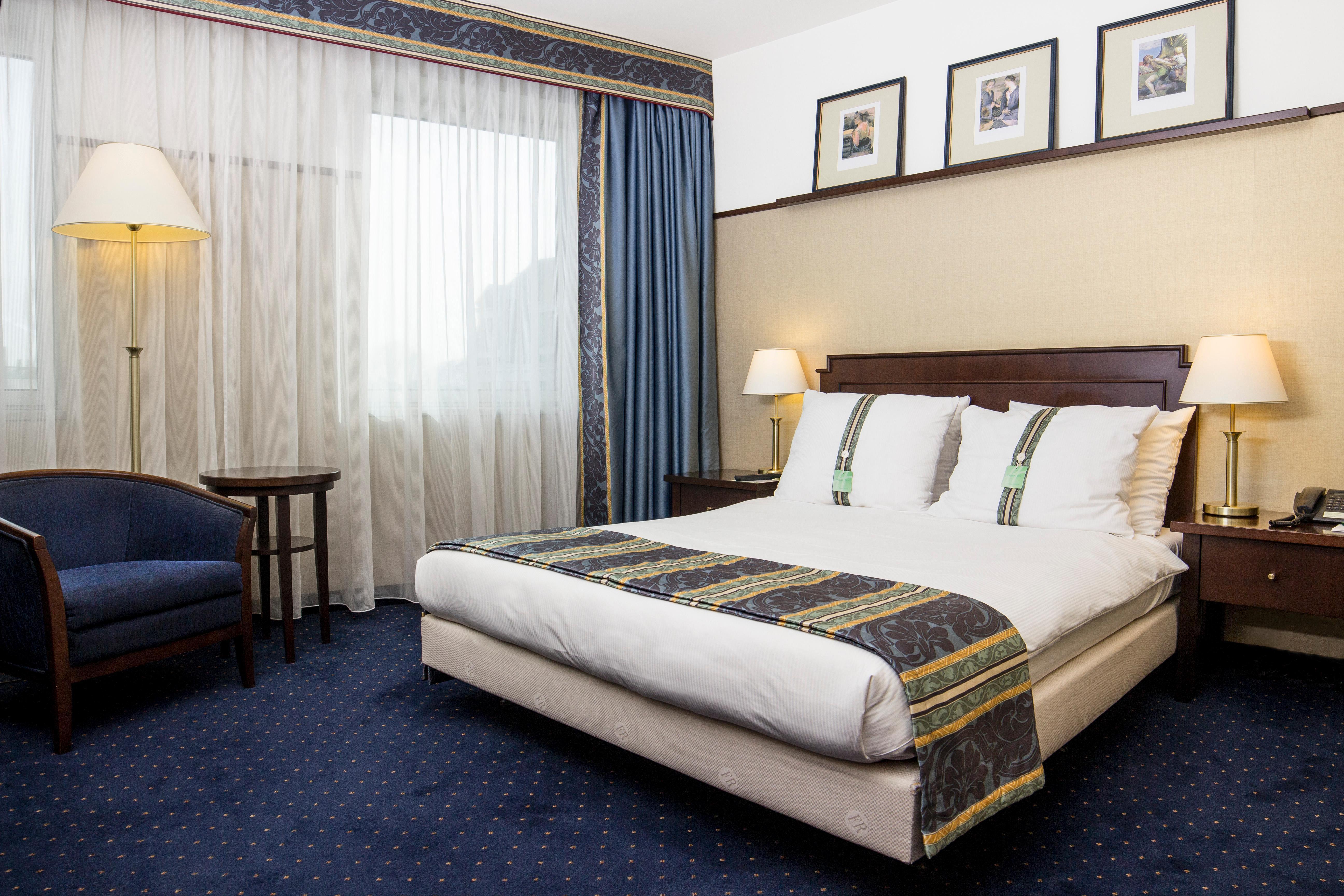 Holiday Inn Krakow City Centre By Ihg Exterior photo A typical hotel room