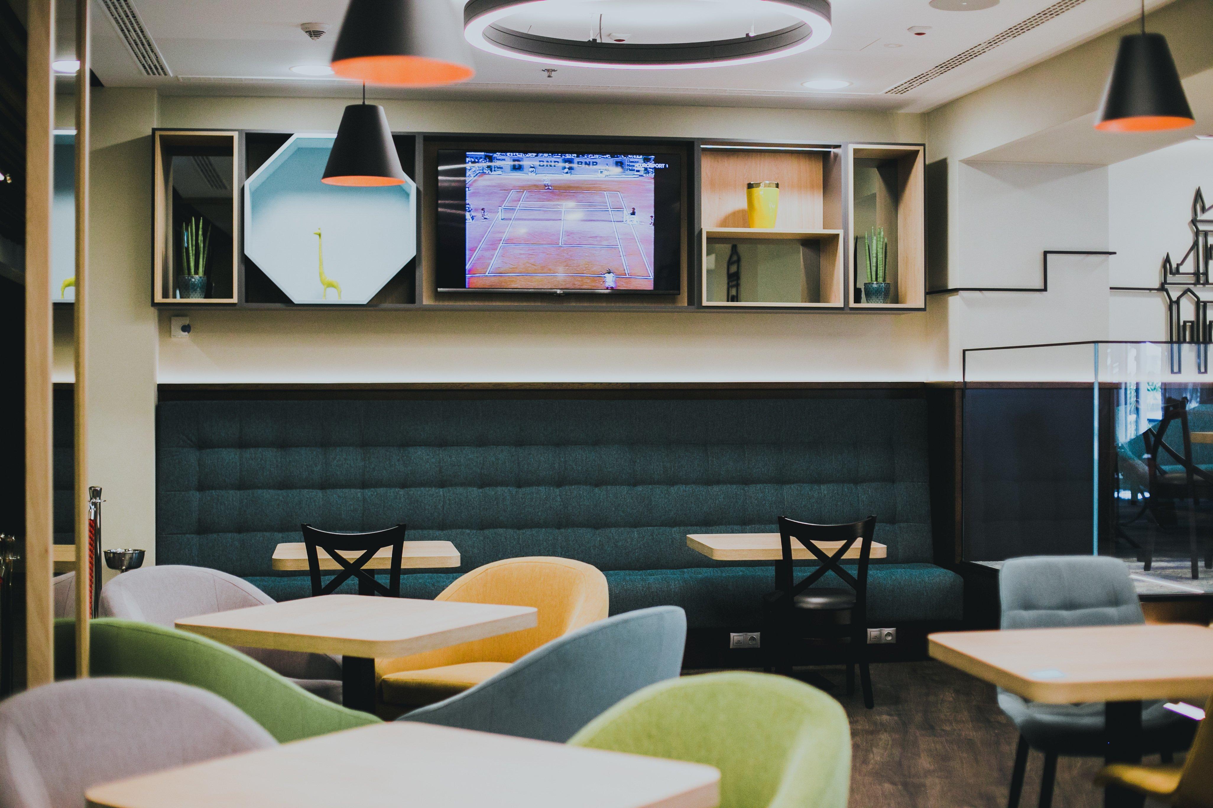 Holiday Inn Krakow City Centre By Ihg Exterior photo The lounge at the airport