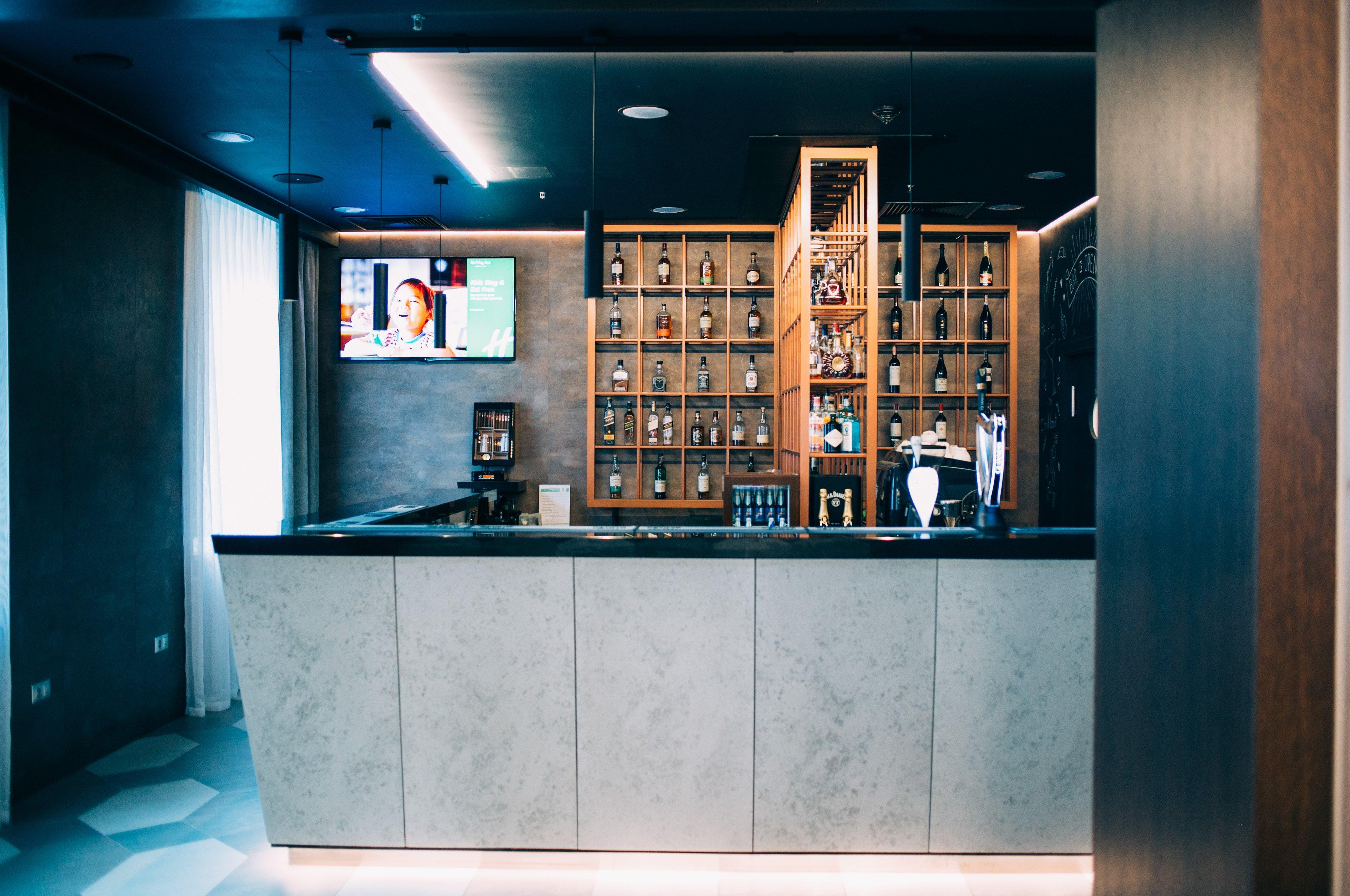 Holiday Inn Krakow City Centre By Ihg Exterior photo The bar at the lounge