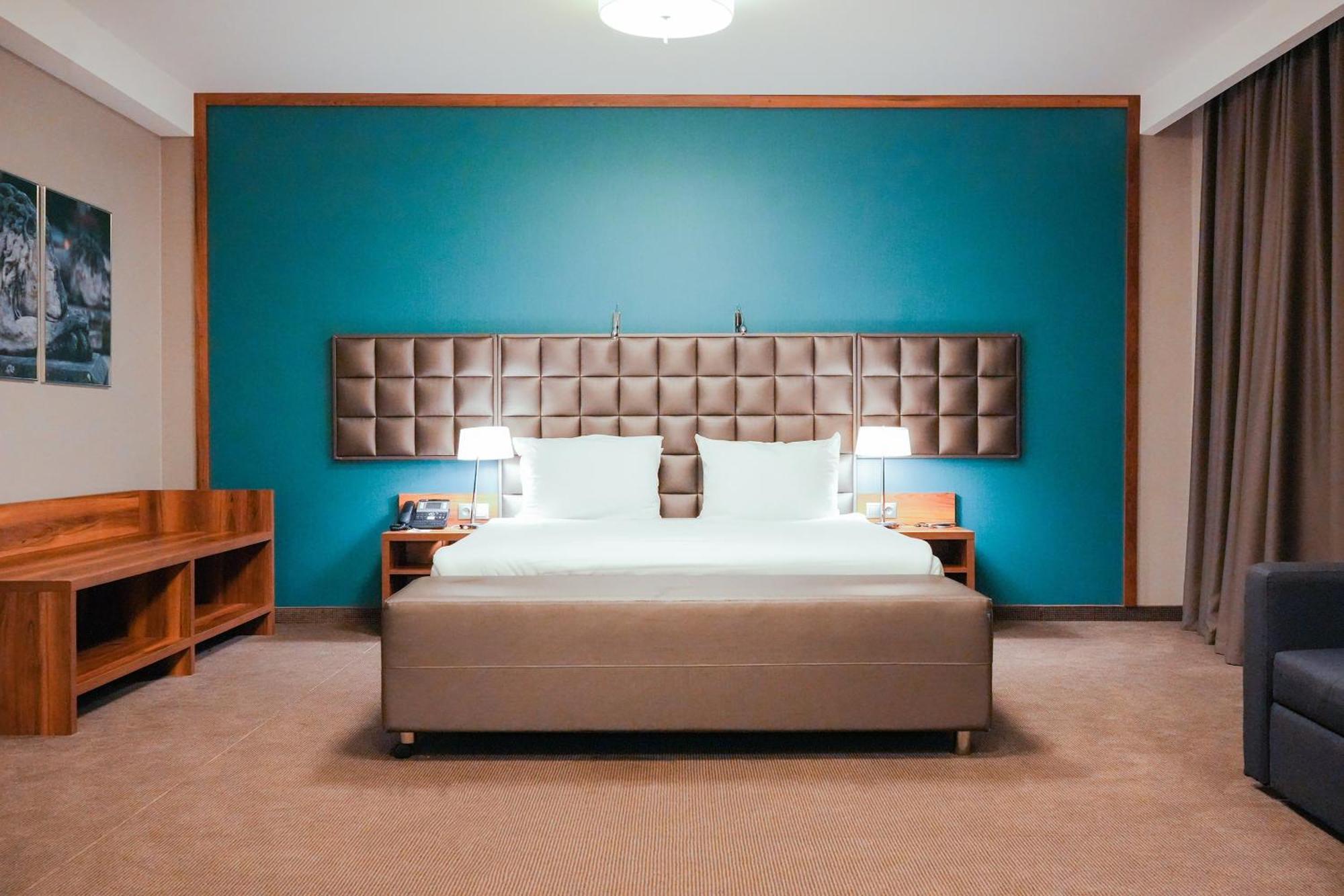 Holiday Inn Krakow City Centre By Ihg Exterior photo A bedroom at the hotel