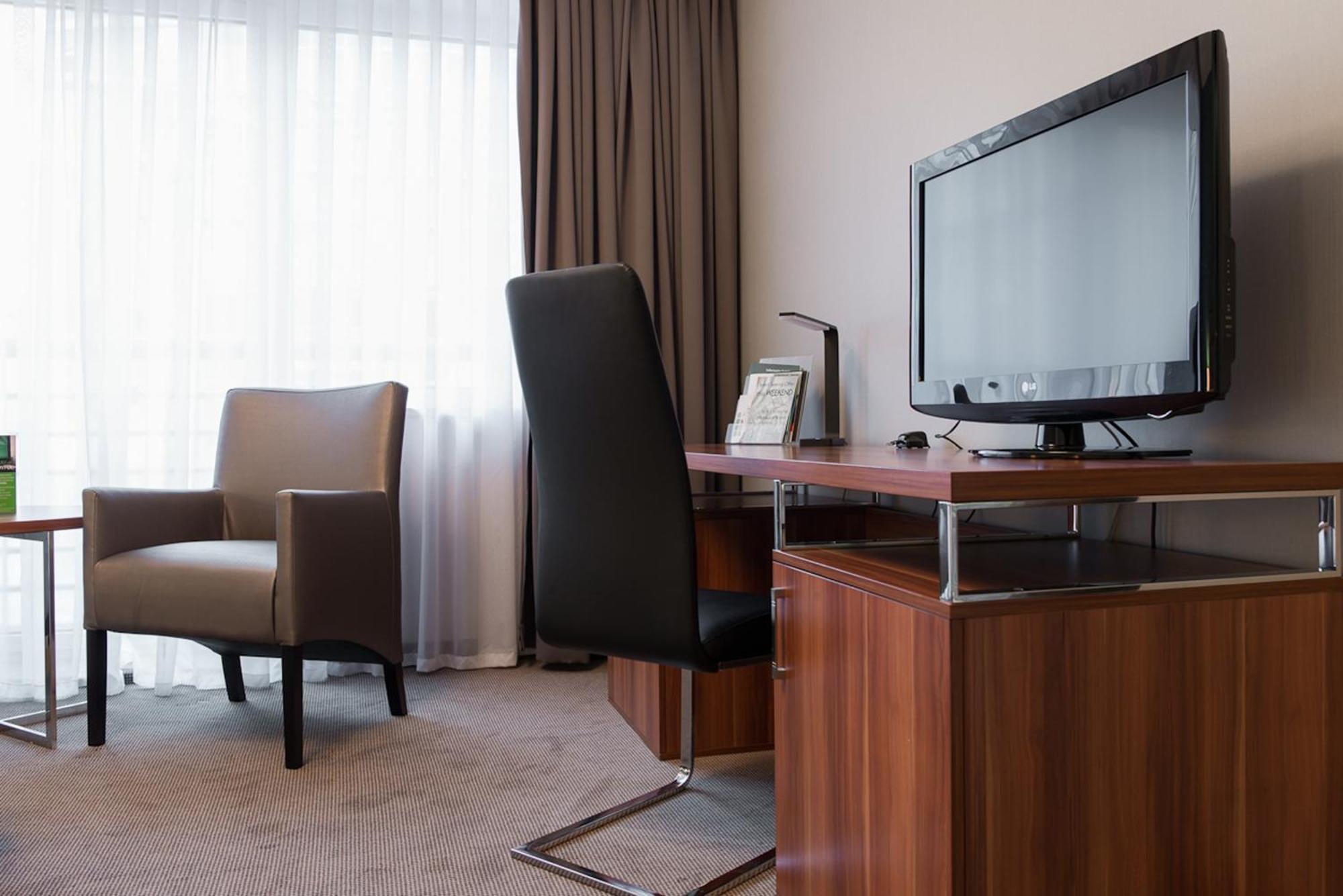 Holiday Inn Krakow City Centre By Ihg Exterior photo A typical hotel room